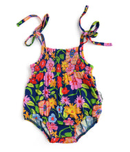 Load image into Gallery viewer, Gigi & Max Button Bubble